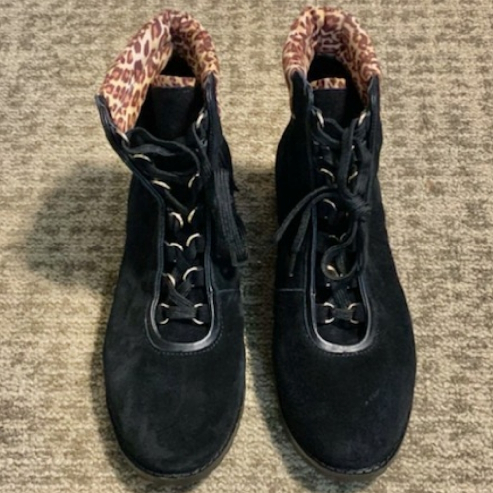 Crown & Ivy leopard print black booties - Picture 5 of 7